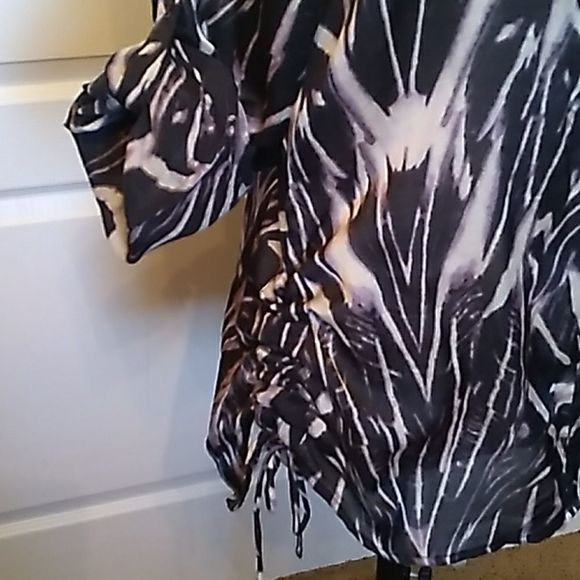 CALVIN KLEIN BLOUSE TOP RUCHED SIDES BUTTON UP SLEEVE ANIMAL PRINT - Picture 3 of 10